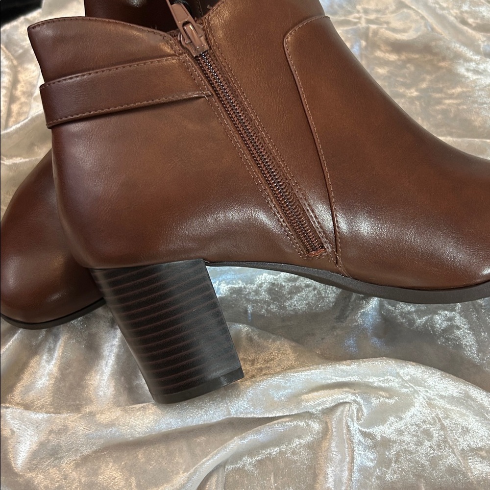 NWT BRAND NEW GIANI BERNINI 12M